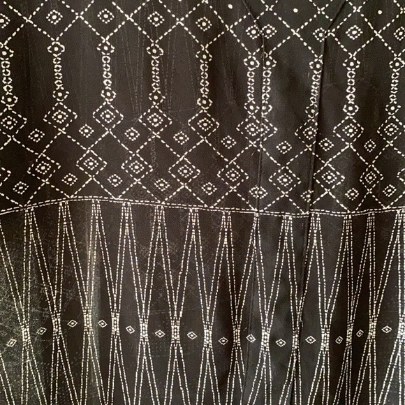 Loose beach cover up - Picture 2 of 2